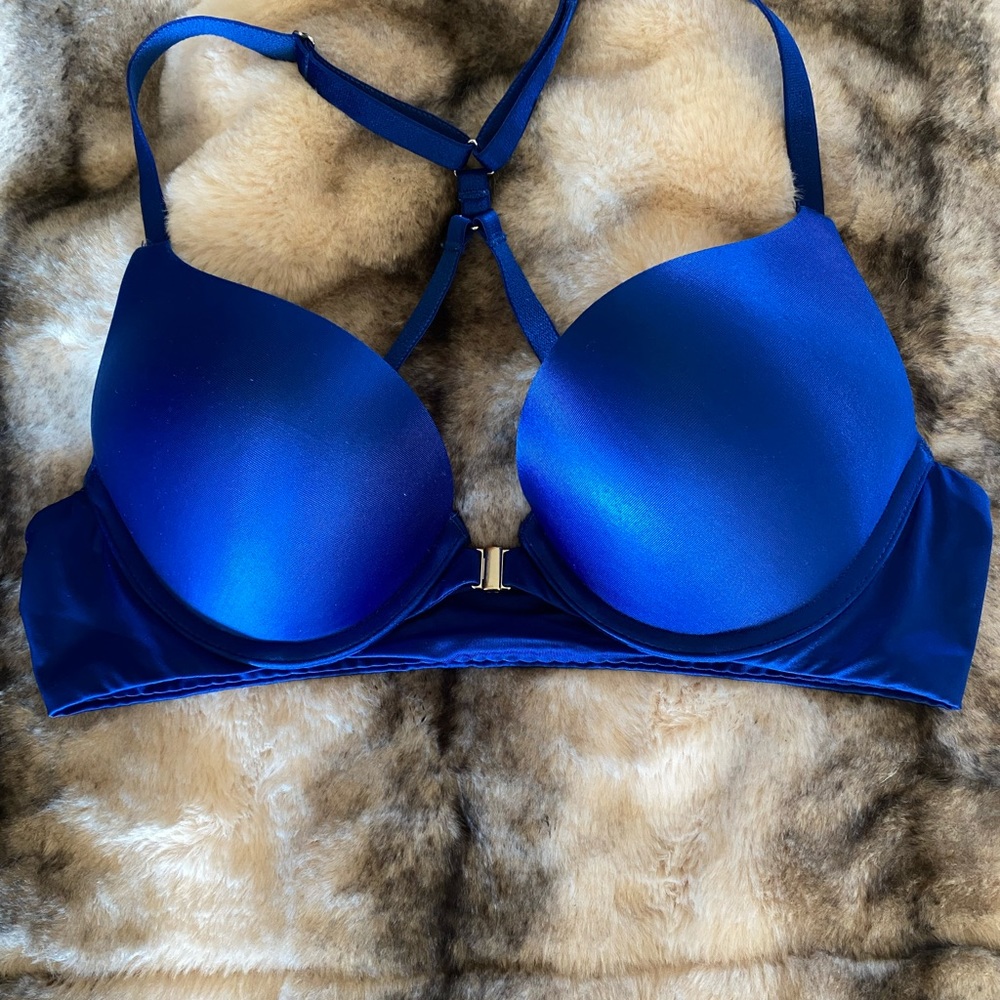 Victoria Secret Bombshell Bra 34A front closure